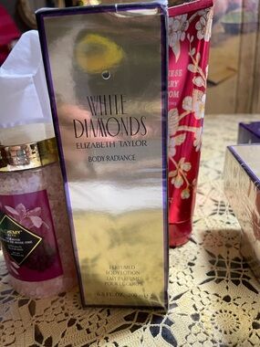 White Diamonds Body Radiance perfume.